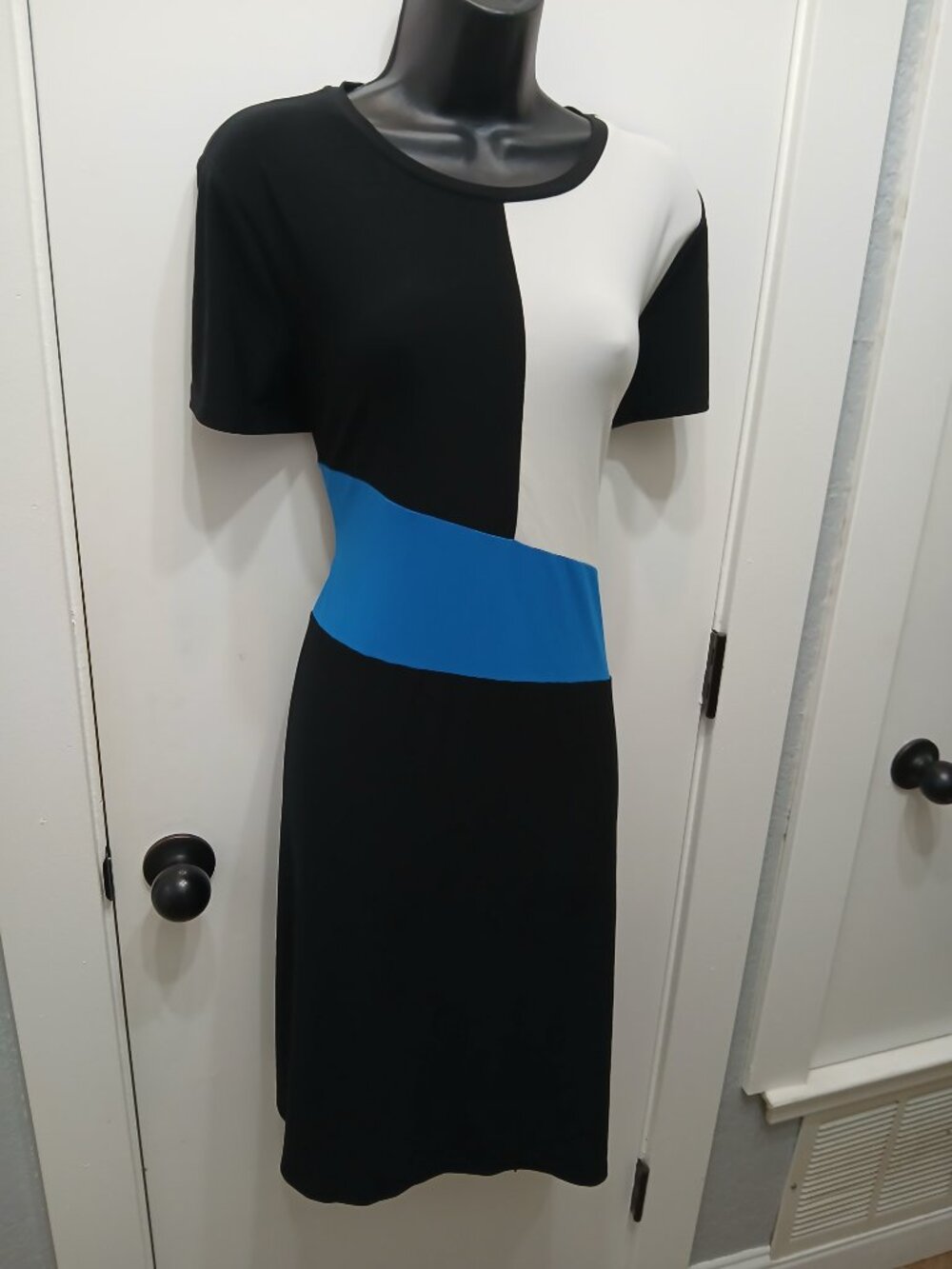 DKNY Tri Color T Dress🩵💙🖤🤍 - Picture 8 of 11